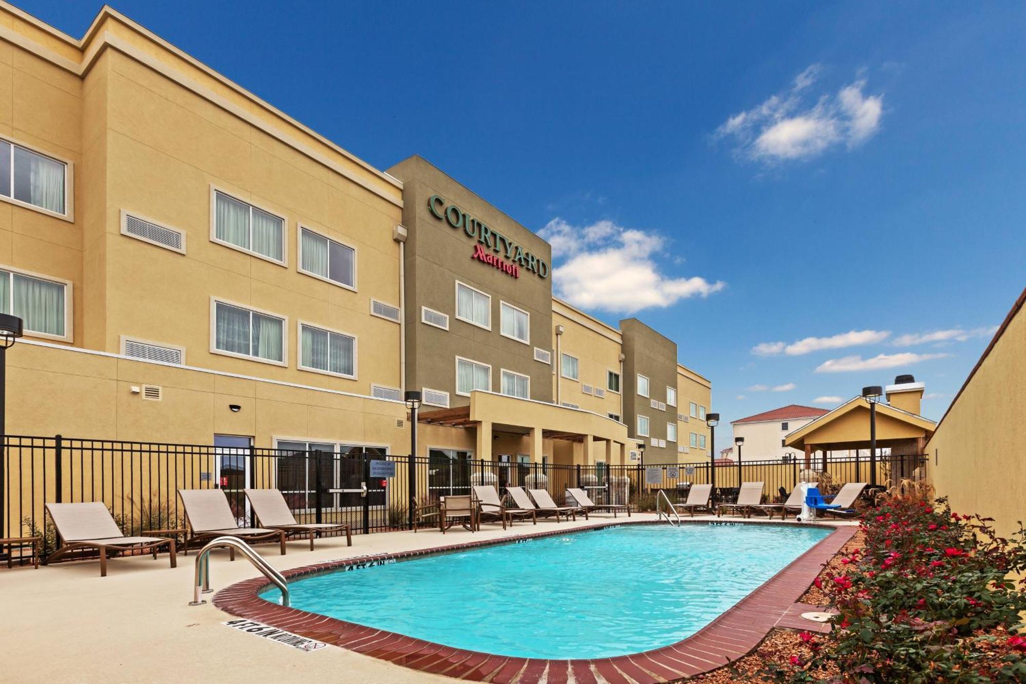 Готель Courtyard By Marriott Одеса Екстер'єр фото