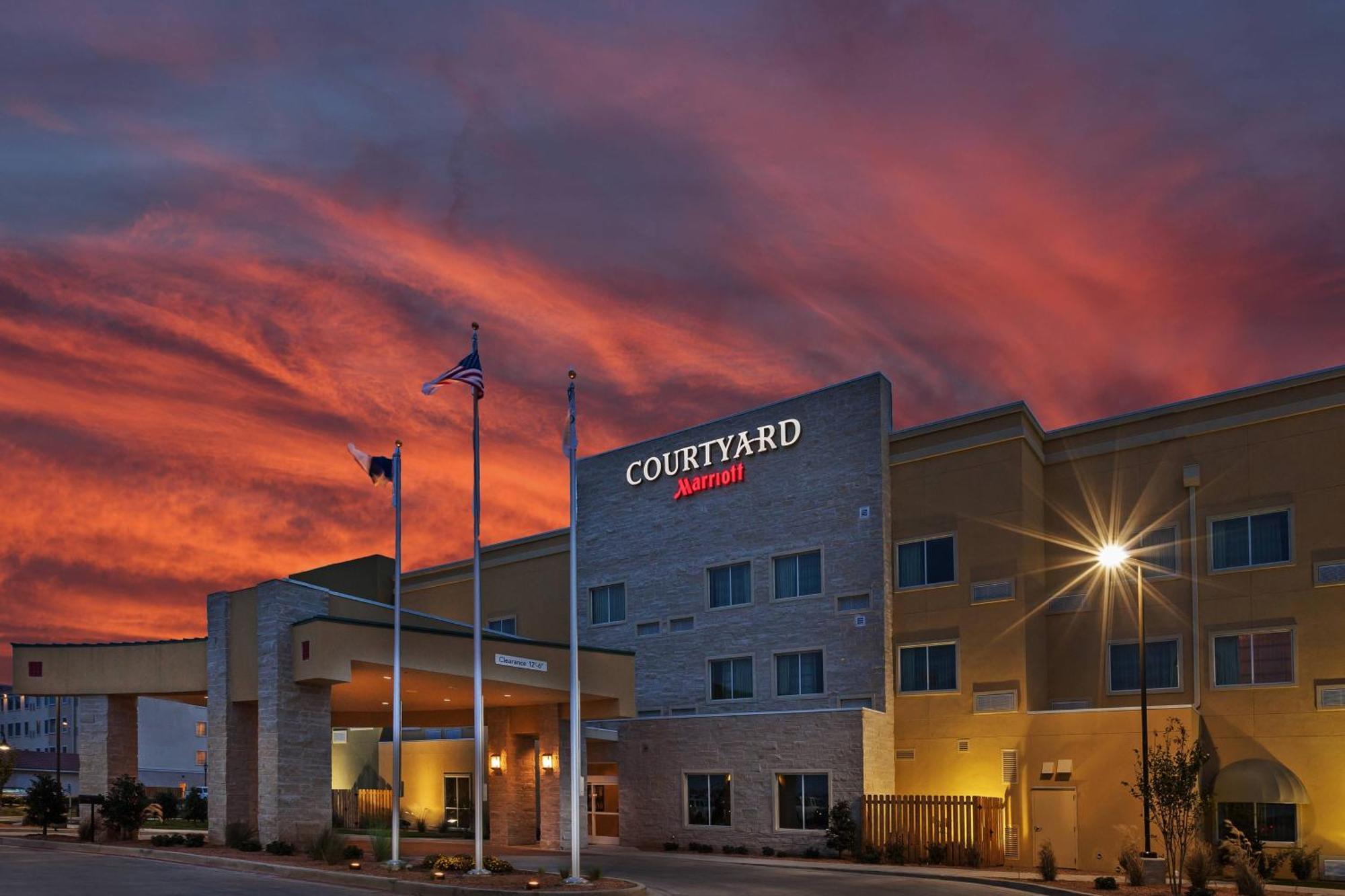 Готель Courtyard By Marriott Одеса Екстер'єр фото