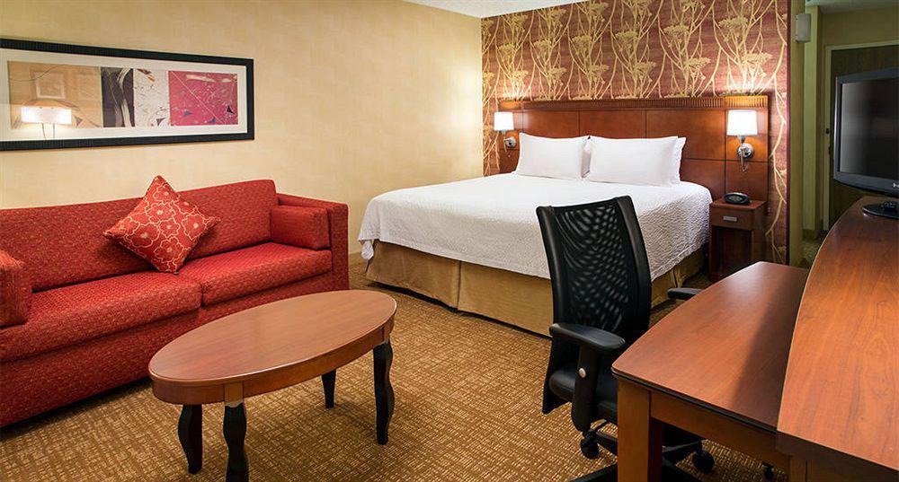 Готель Courtyard By Marriott Одеса Екстер'єр фото